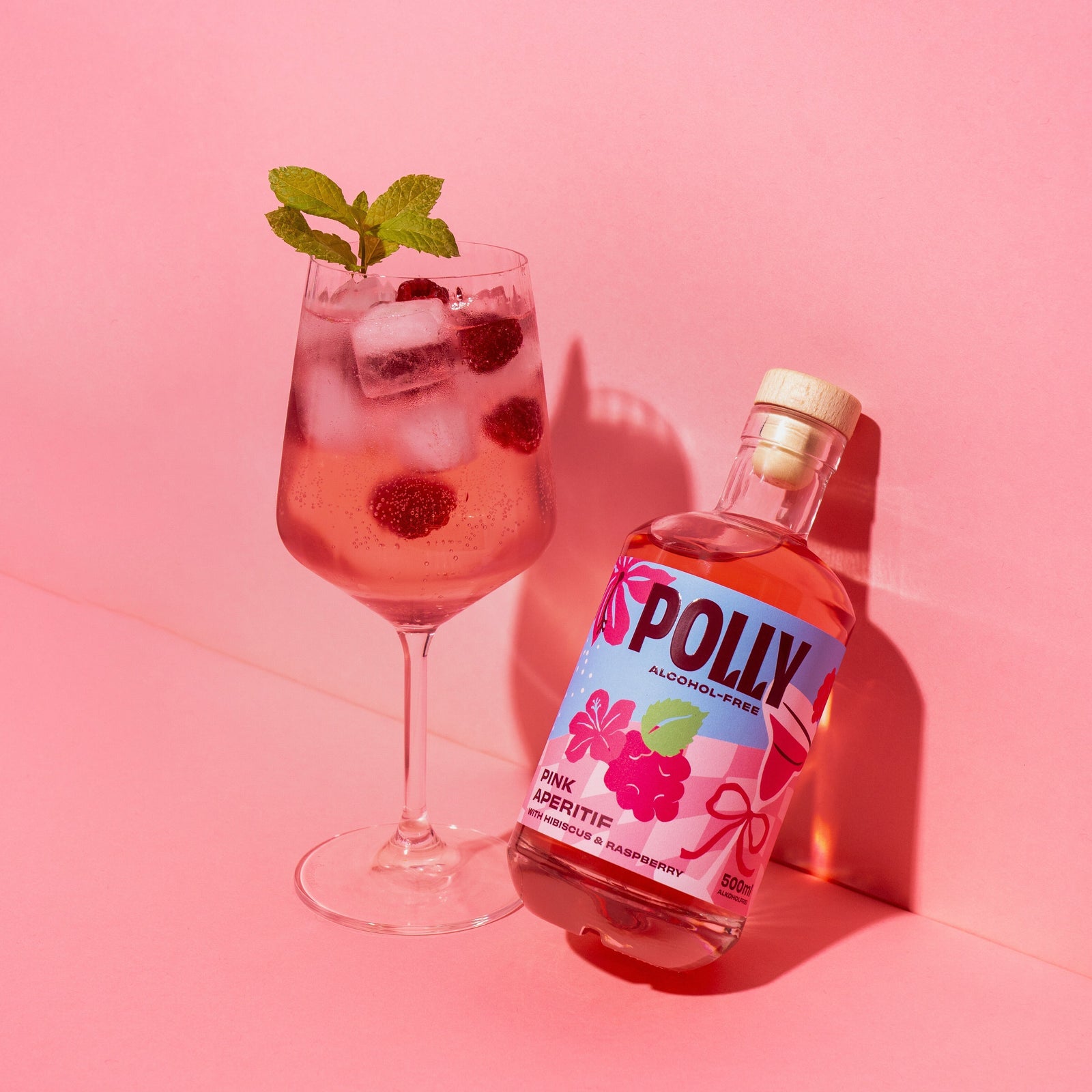 POLLY Pink Aperitif mit Pink Spritz im Glas