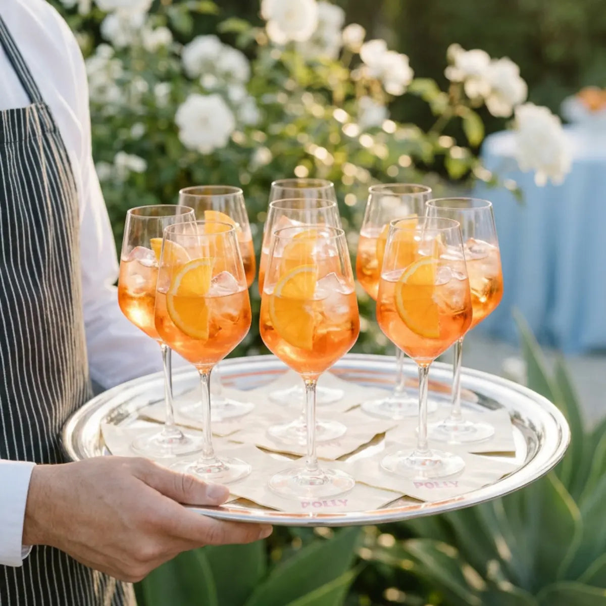 Tablett mit alkoholfreien Italian Spritz Getränken