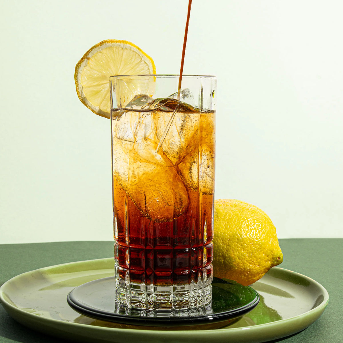 Dein erfrischender Kick: Der alkoholfreie POLLY Espresso Tonic!