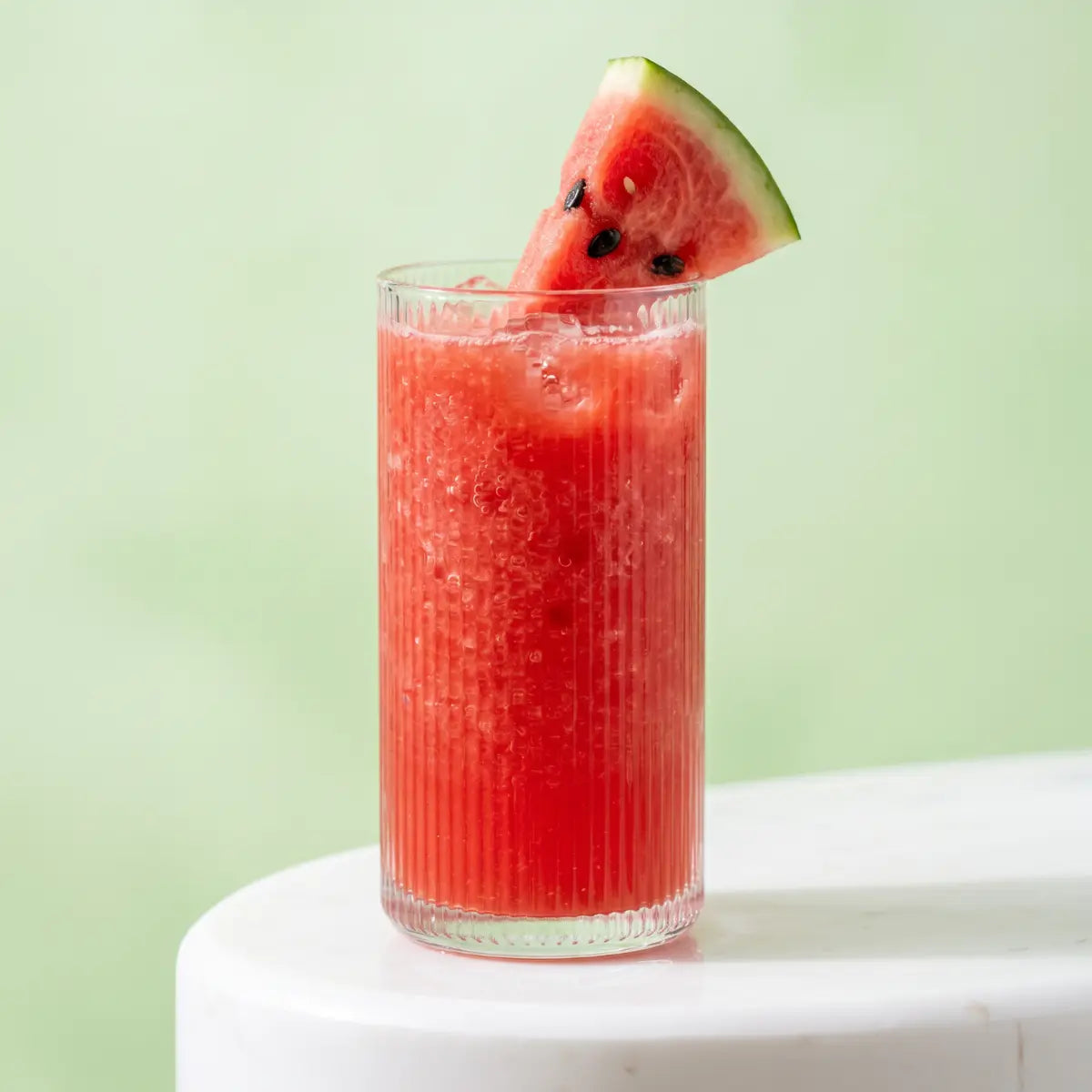 Glas mit alkoholfreien Wassermelonen Cocktail