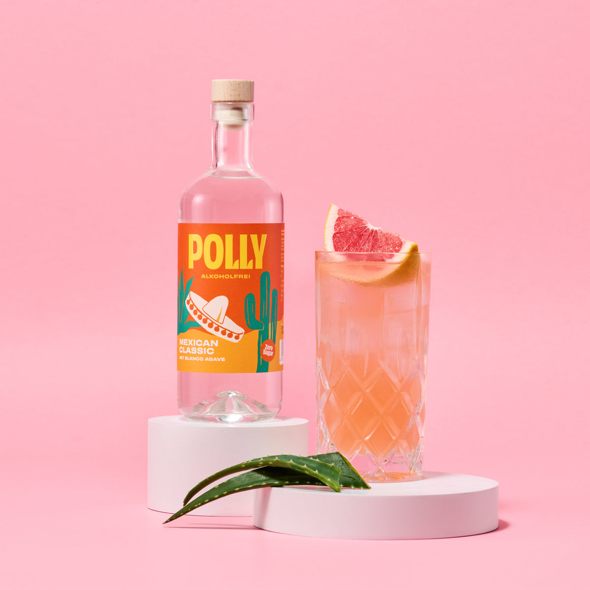 POLLY Mexican Classic Flasche und Glas mit alkoholfreiem Paloma Cocktail